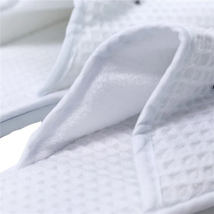disposable hotel slippers.3